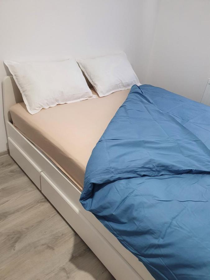 Apartament 3 Cam Grand Arena Бухарест Екстер'єр фото
