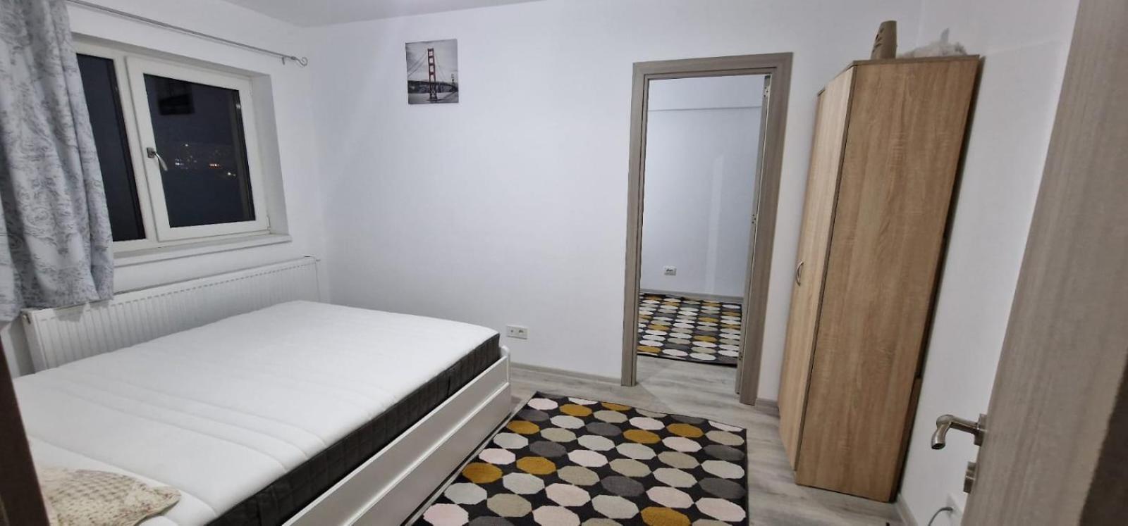 Apartament 3 Cam Grand Arena Бухарест Екстер'єр фото